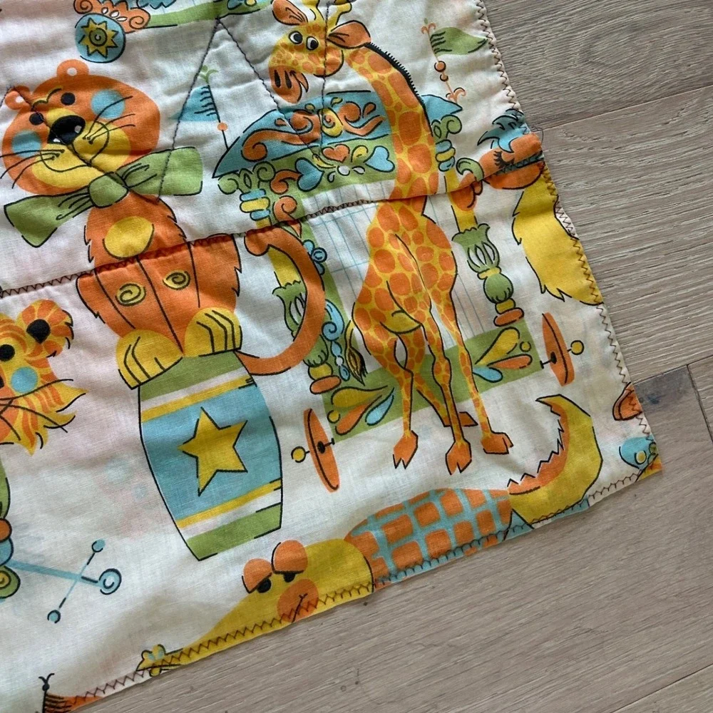 Vintage Handmade Circus Animal Baby Quilt Lion Giraffe Retro Nursery 42x36
